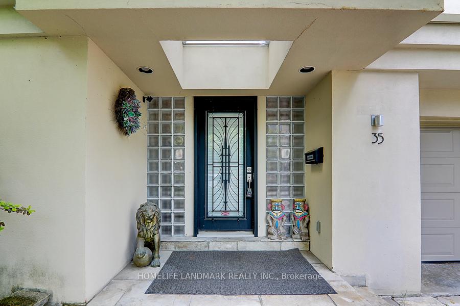 35 Gardiner Road E, Toronto C03 — photo 2 of 5
