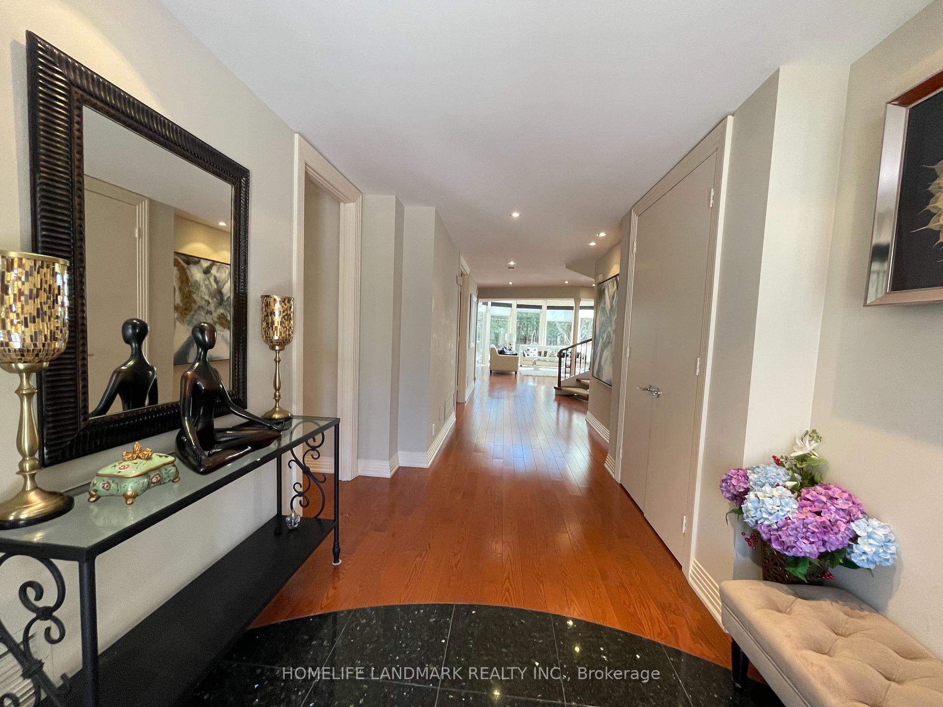35 Gardiner Road E, Toronto C03 — photo 3 of 5