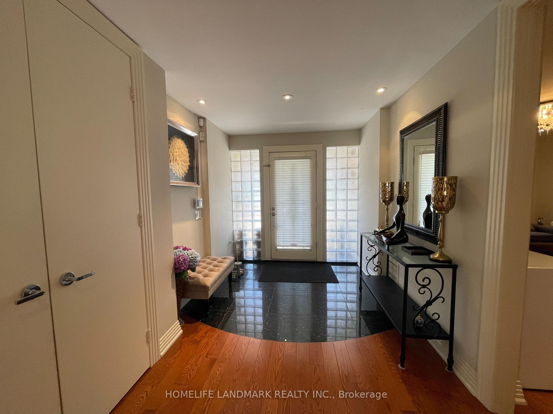 35 Gardiner Road E, Toronto C03 — photo 4 of 5
