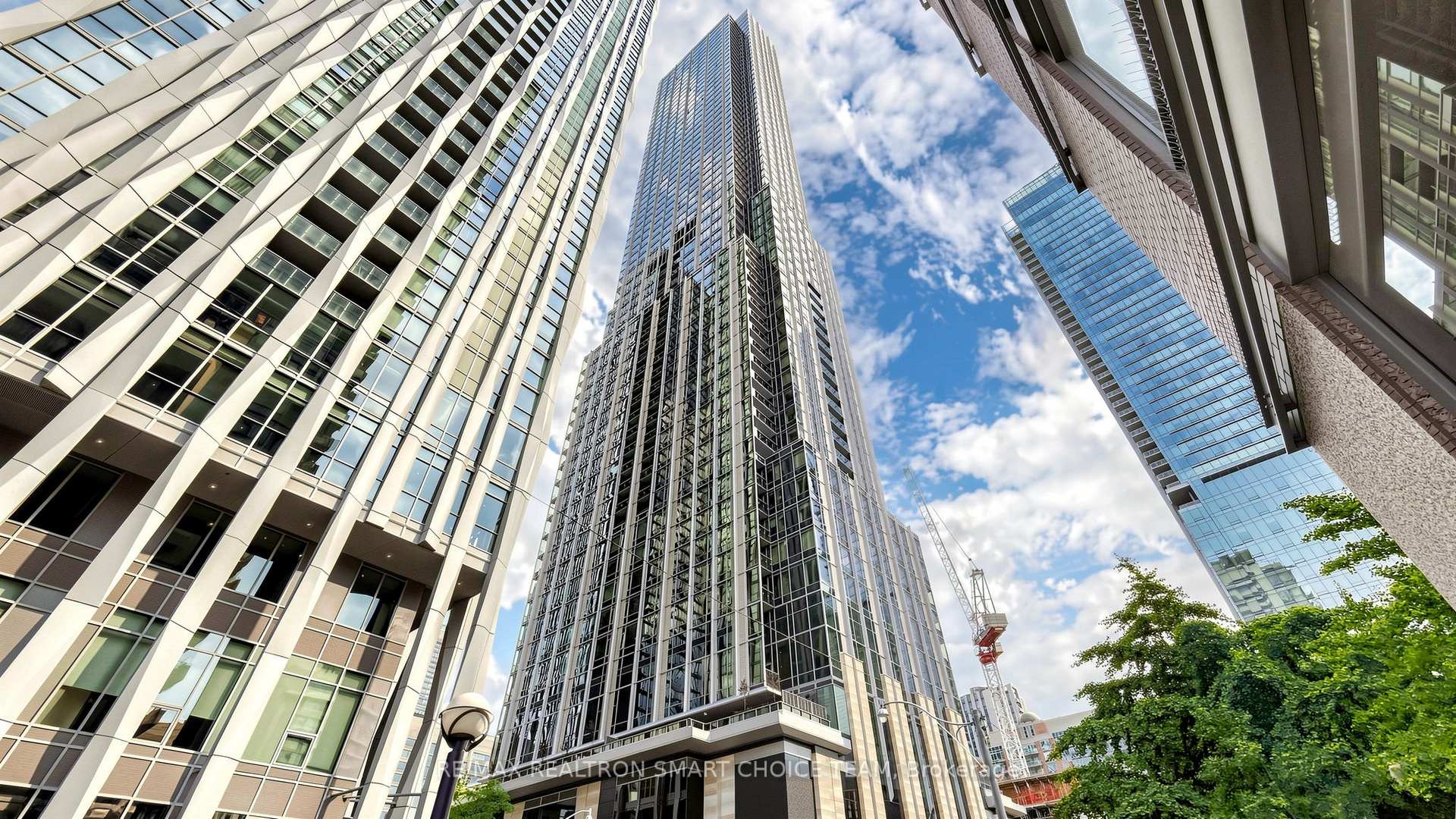 11 Yorkville Avenue 5903, Toronto C02 — photo 4 of 5