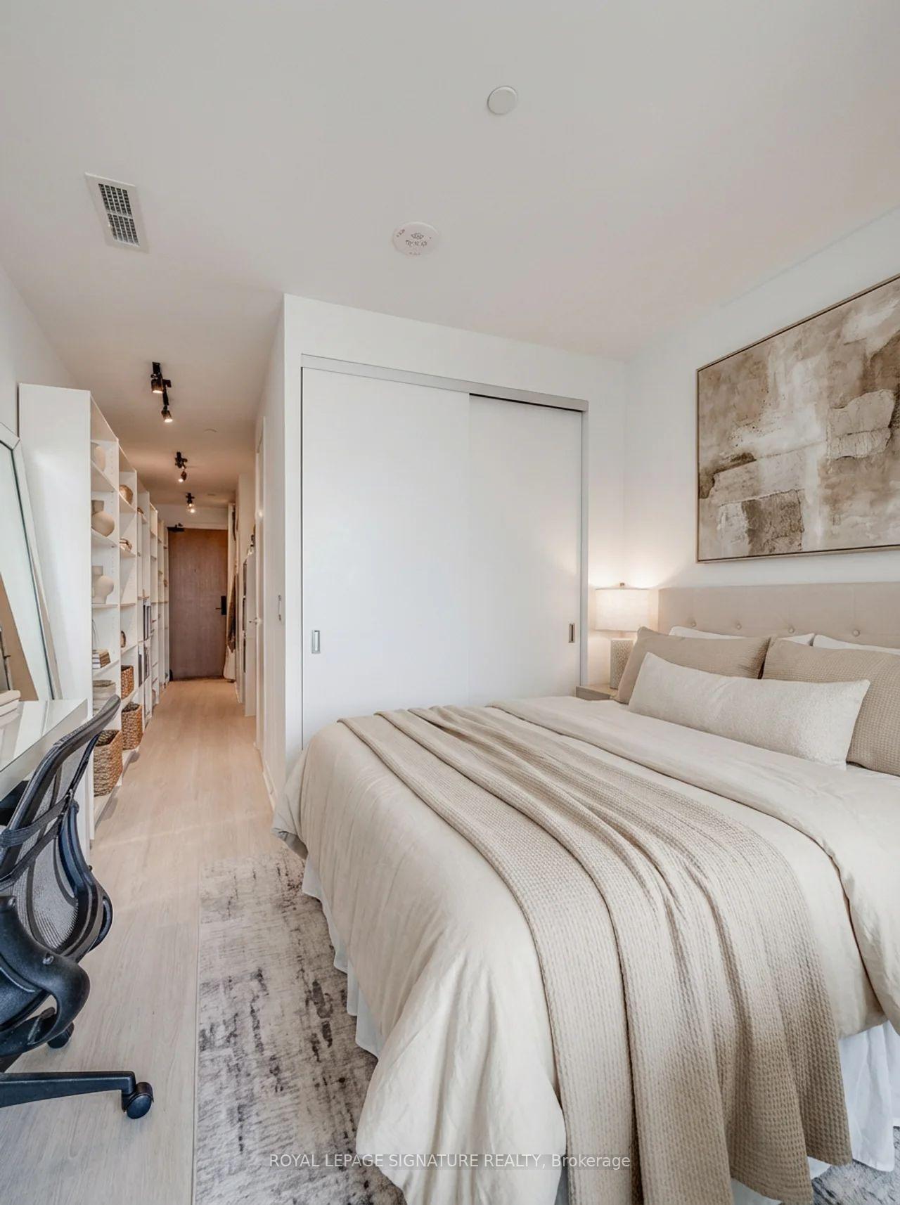 195 Mccaul Street 1714, Toronto C01, ON M5T 0E5