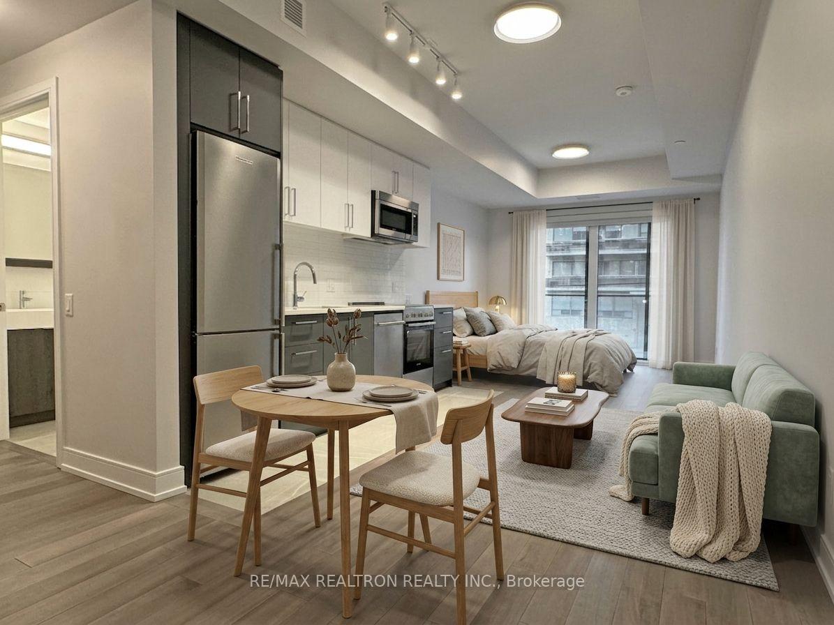 2525 Bathurst Street 202, Toronto C04, ON M6B 2Y9