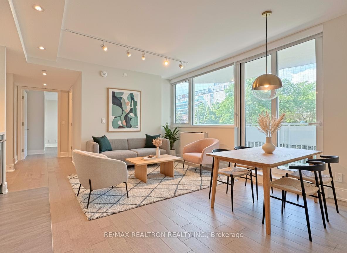 11 Walmer Road 203, Toronto C02, ON M5R 2W9