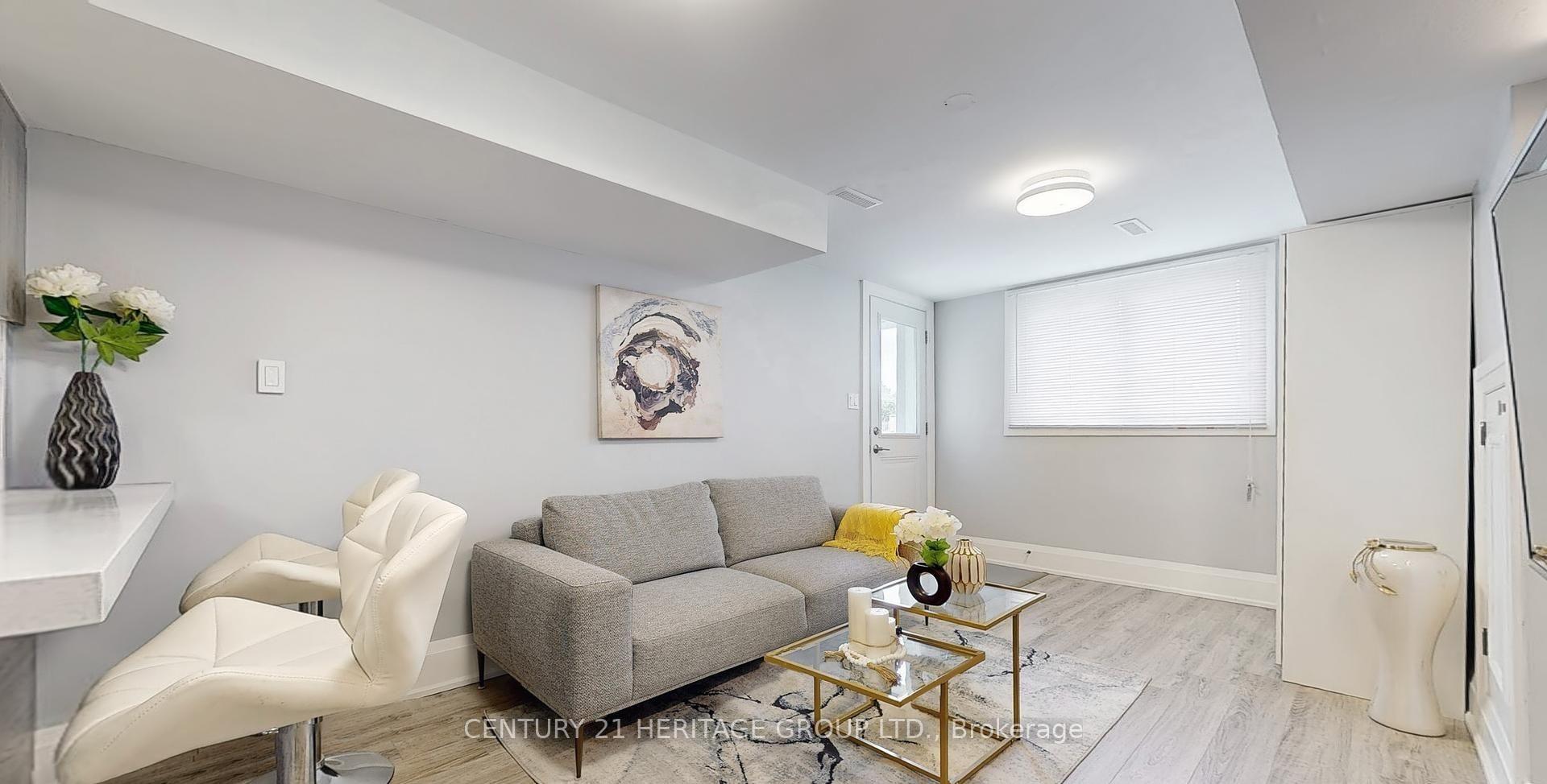 29 Manadon Drive Lower, Toronto C07 — photo 2 of 5