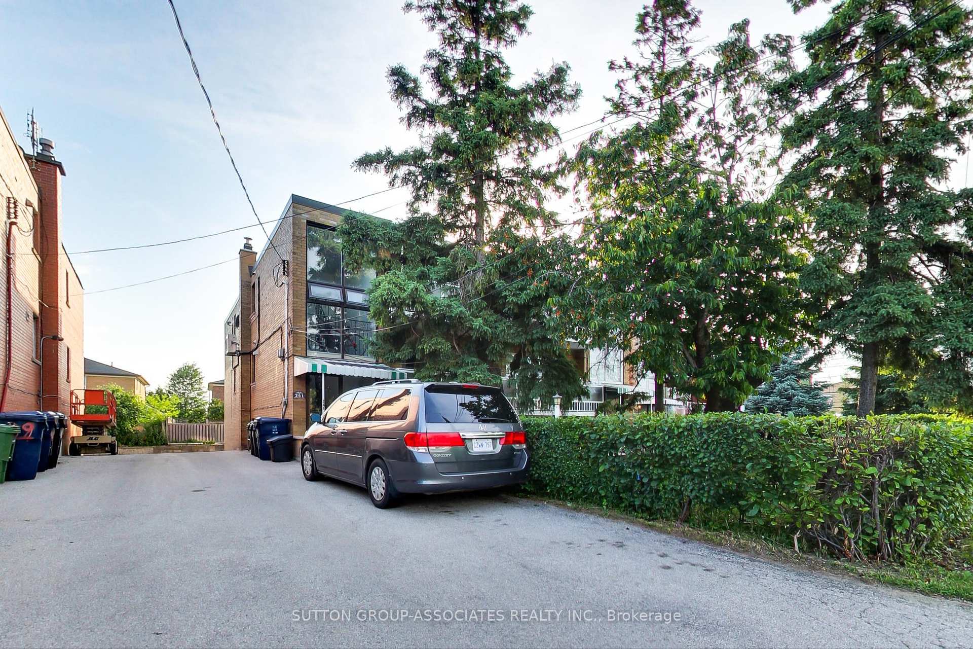 241 Pannahill Road, Toronto C06 — photo 3 of 5