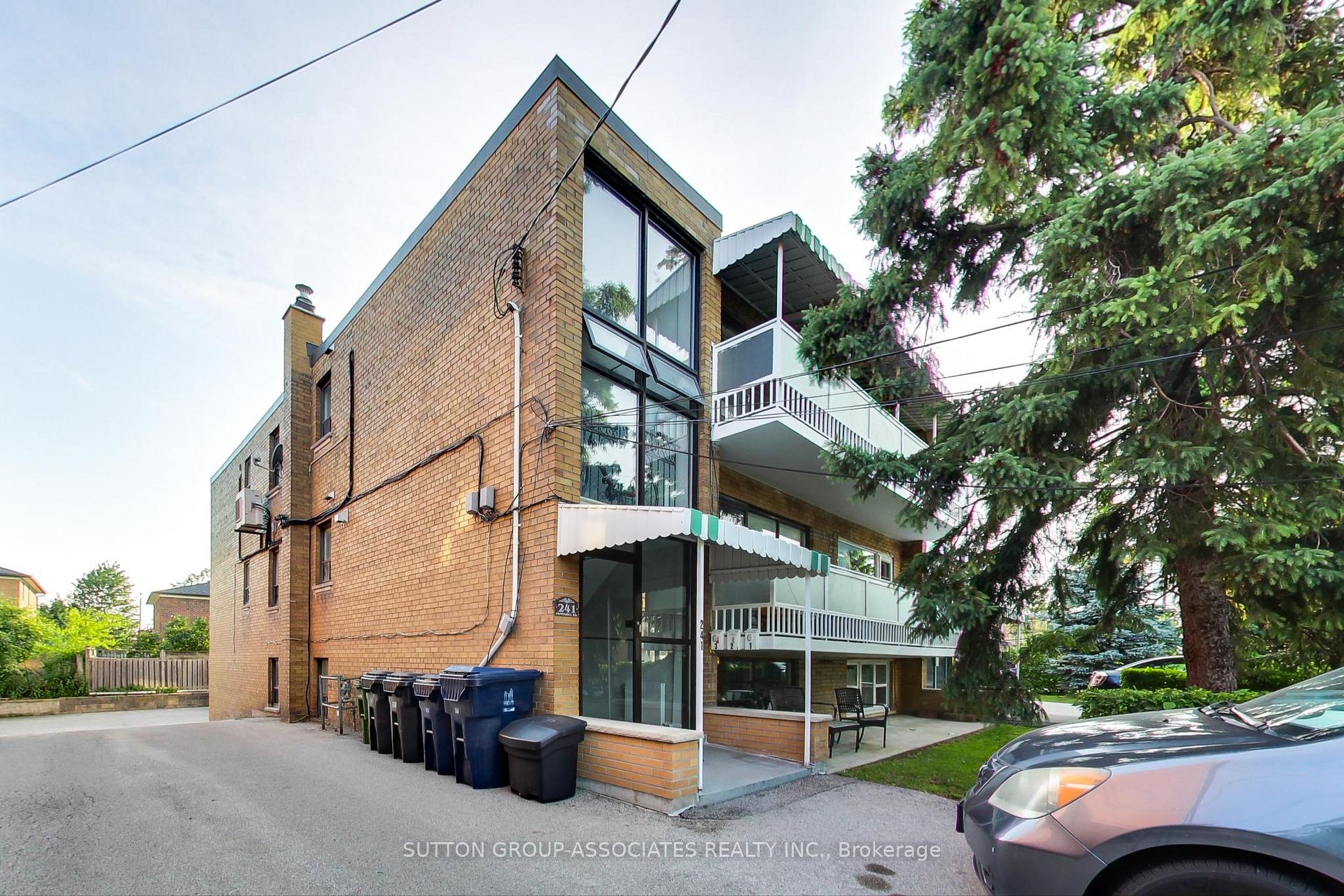 241 Pannahill Road, Toronto C06 — photo 4 of 5