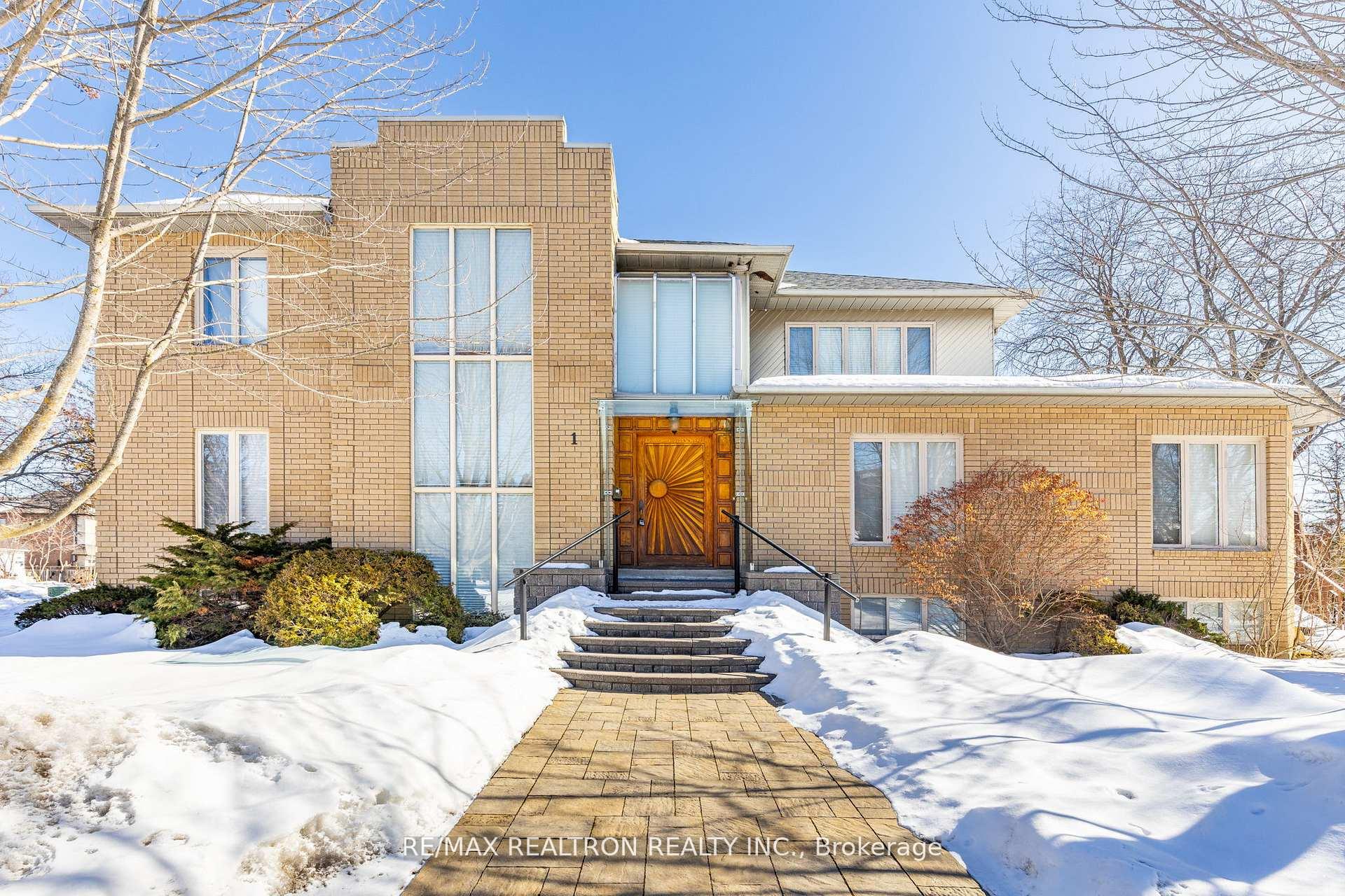 1 Sunforest Court, Toronto C07 — photo 2 of 5
