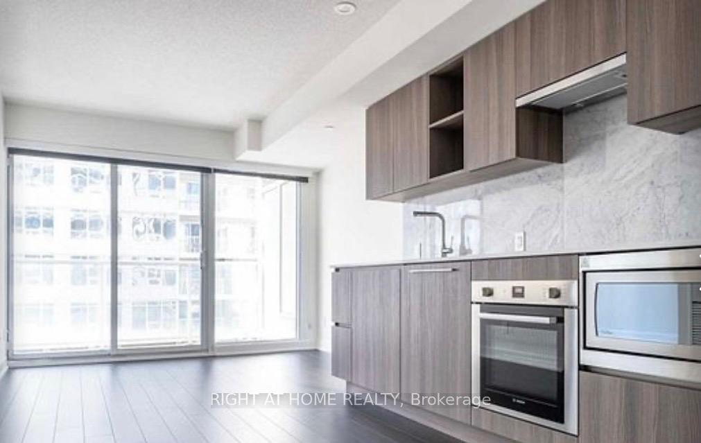 17 BATHURST Street 3205, Toronto C01, ON M5V 0N1