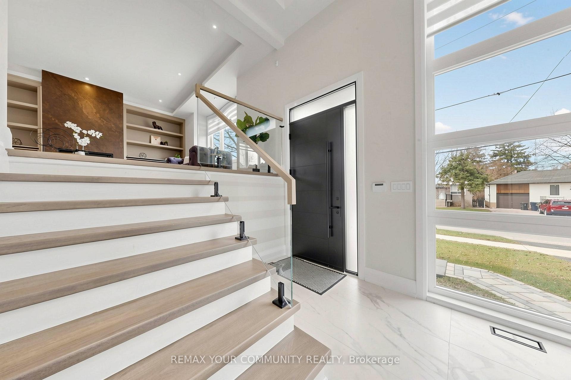 97 Ranee Avenue, Toronto C04 — photo 2 of 5