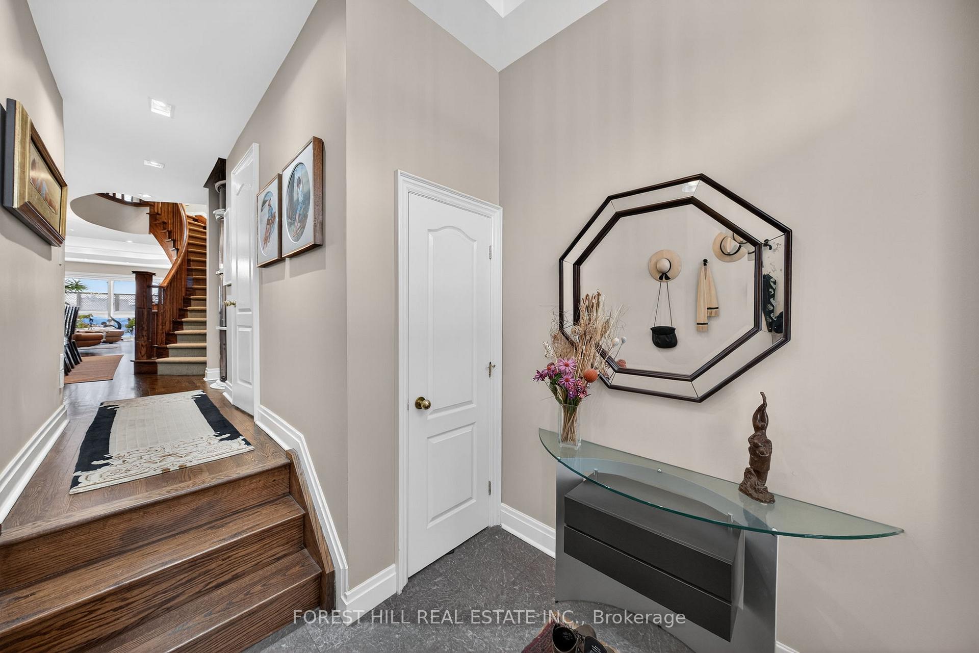 252 Spadina Road, Toronto C02 — photo 3 of 5