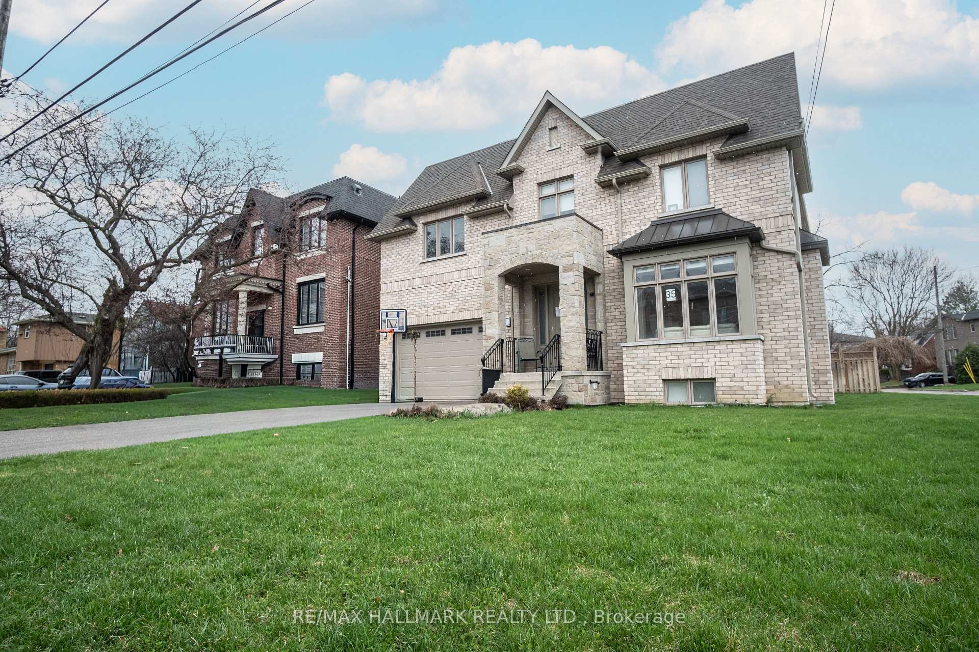 35 Roberta Drive 1, Toronto C04, ON M6A 2J6 — Toronto C04, Ontario