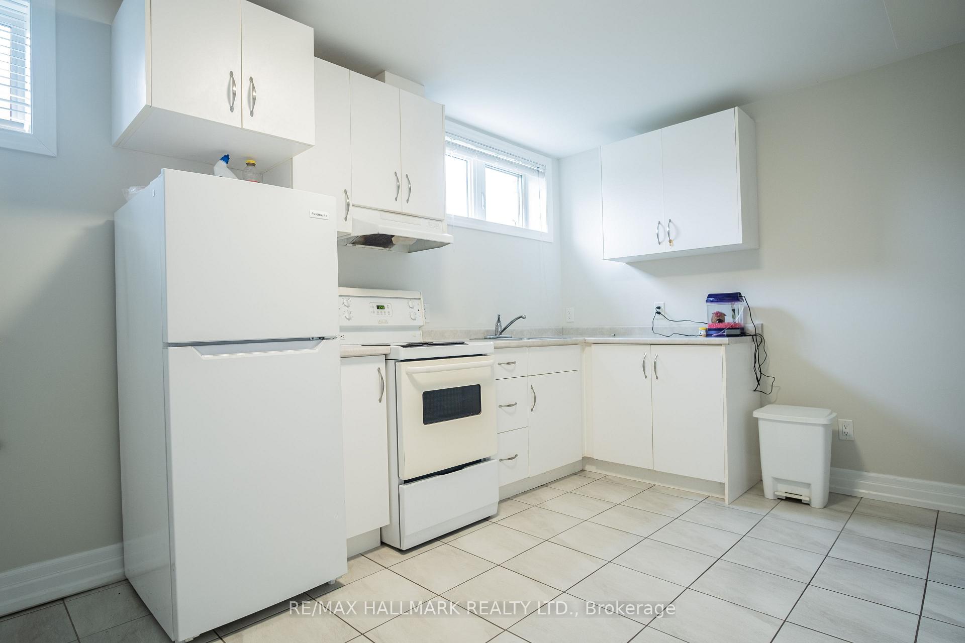35 Roberta Drive 1, Toronto C04 — photo 3 of 5