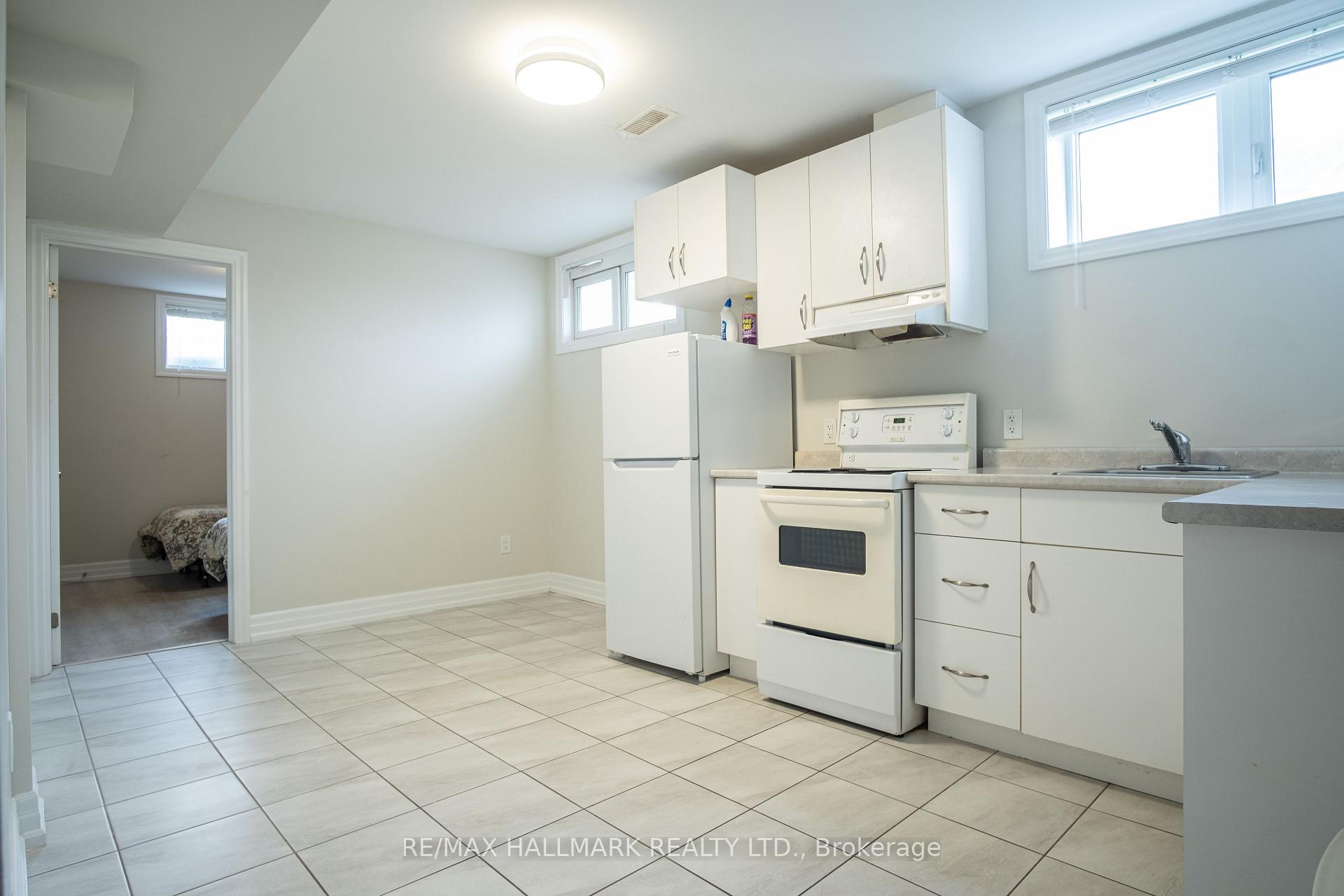 35 Roberta Drive 1, Toronto C04 — photo 4 of 5