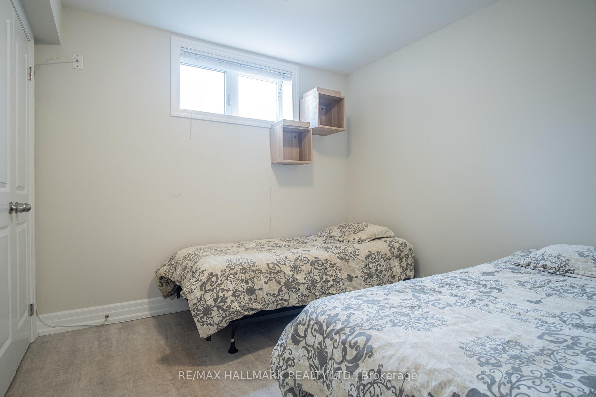 35 Roberta Drive 1, Toronto C04 — photo 5 of 5