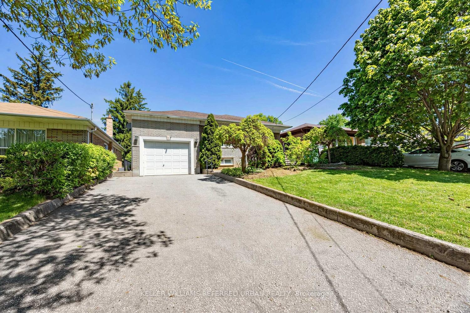202 Park Home Avenue, Toronto C07 — photo 2 of 5