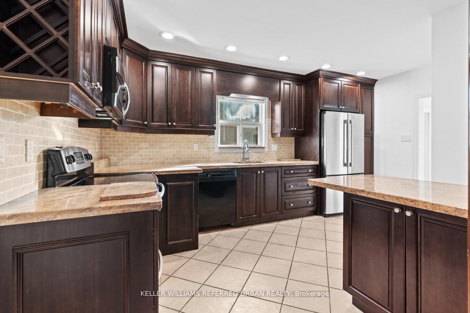 202 Park Home Avenue, Toronto C07 — photo 4 of 5