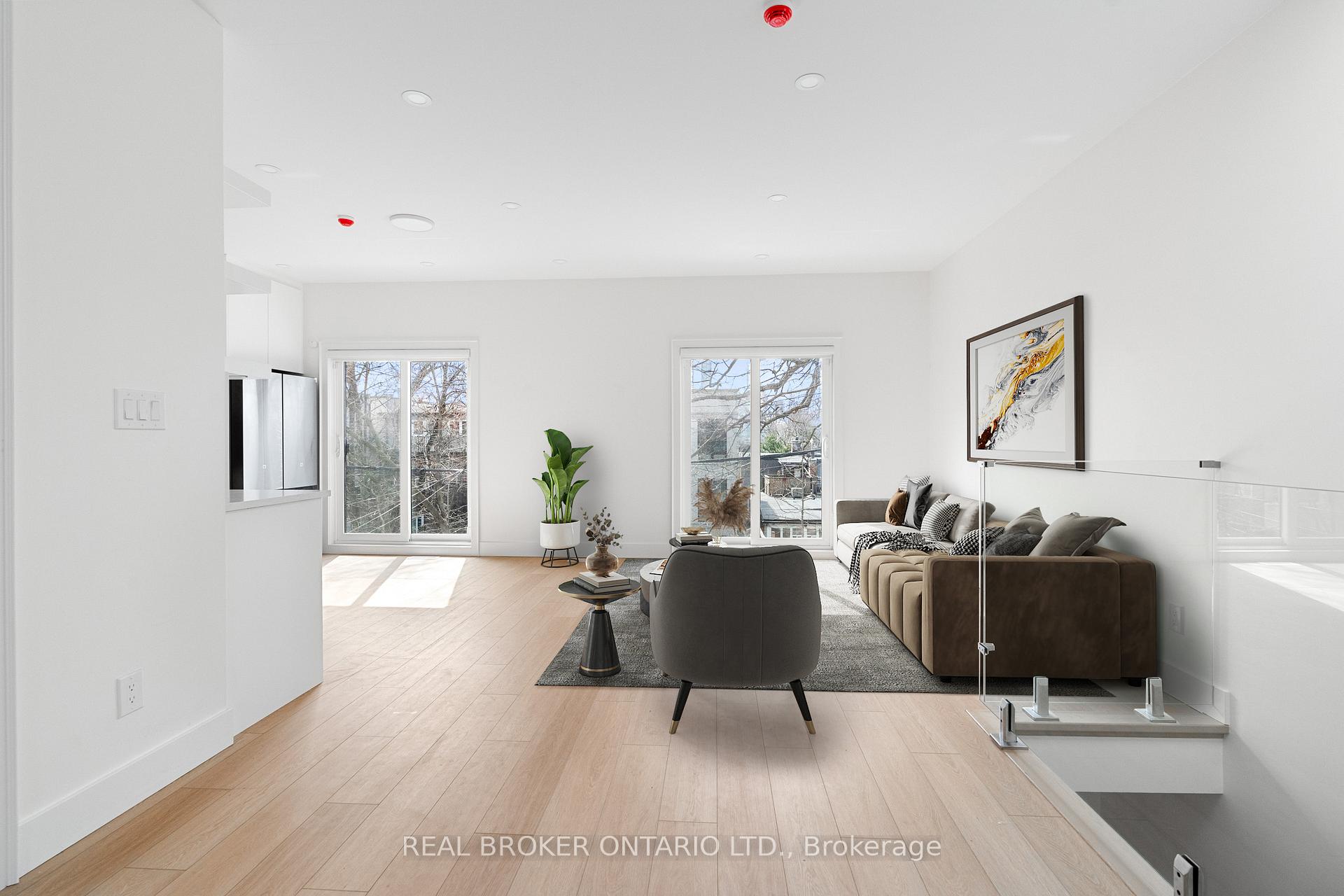 21 Farnham Avenue Laneway, Toronto C02, ON M4V 1H6