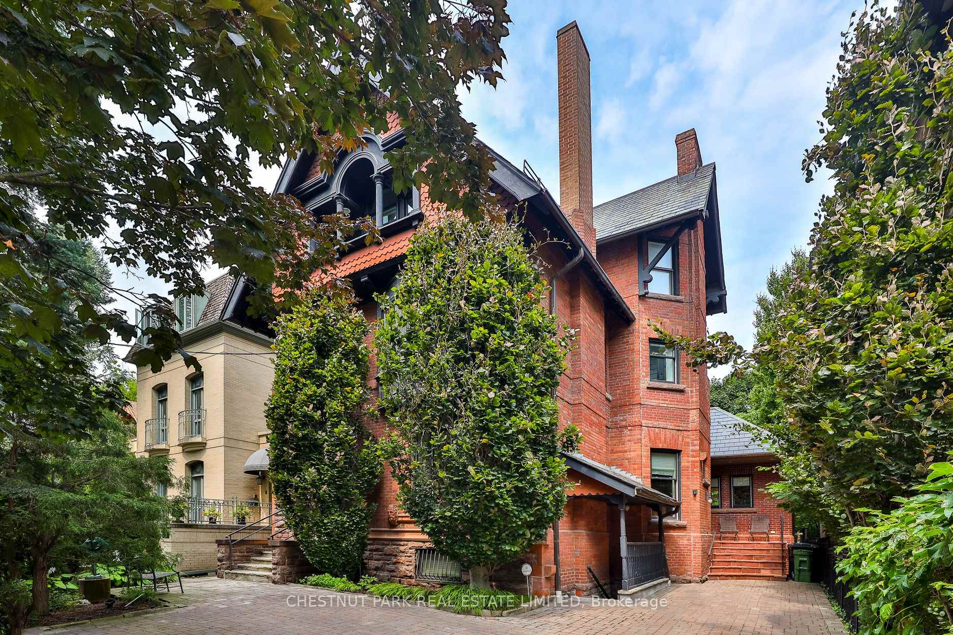46 Lowther Avenue, Toronto C02 — photo 2 of 5