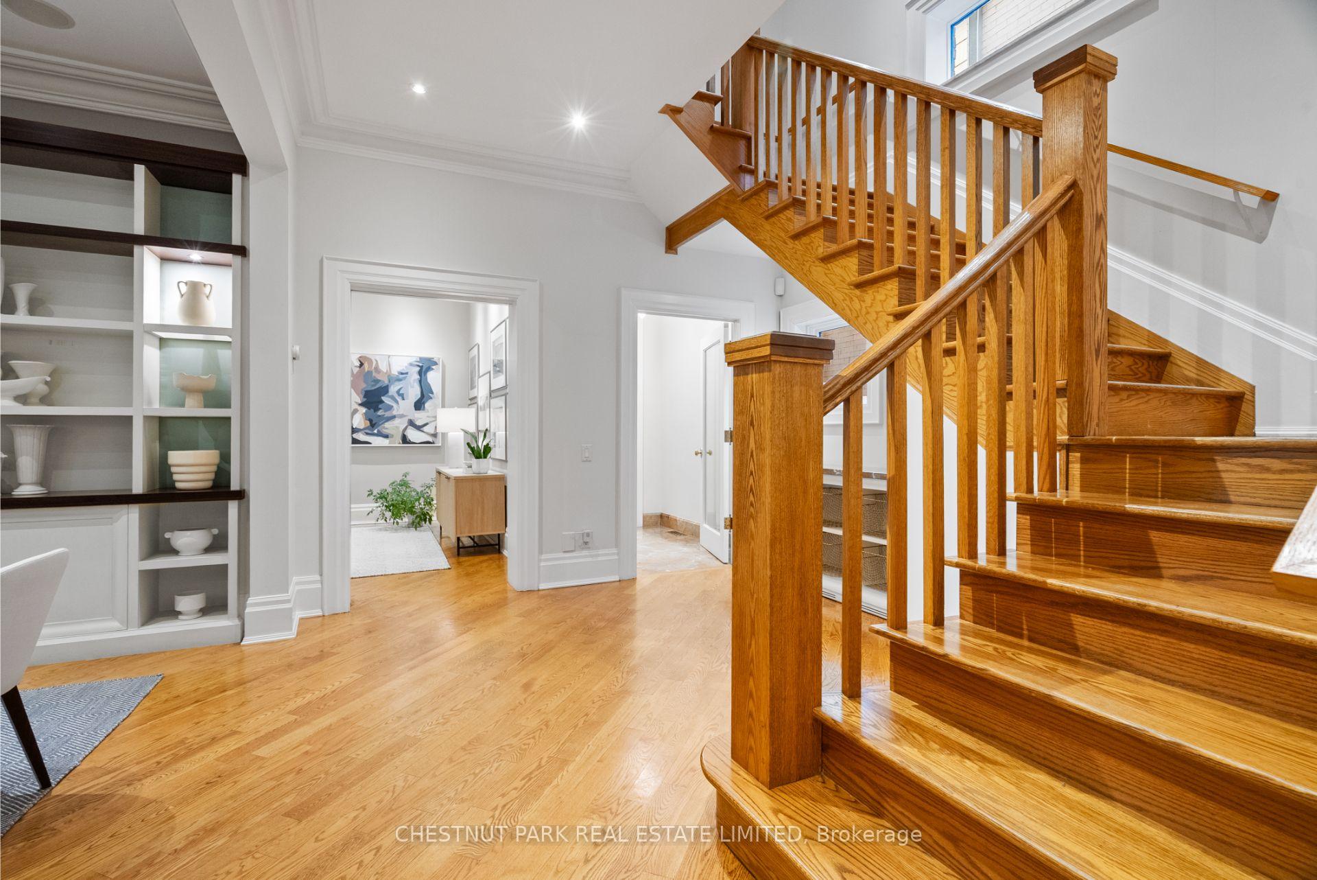 46 Lowther Avenue, Toronto C02 — photo 5 of 5