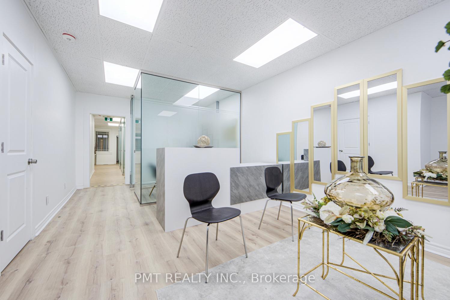 1092 Bathurst Street, Toronto C02, ON M5R 3G9