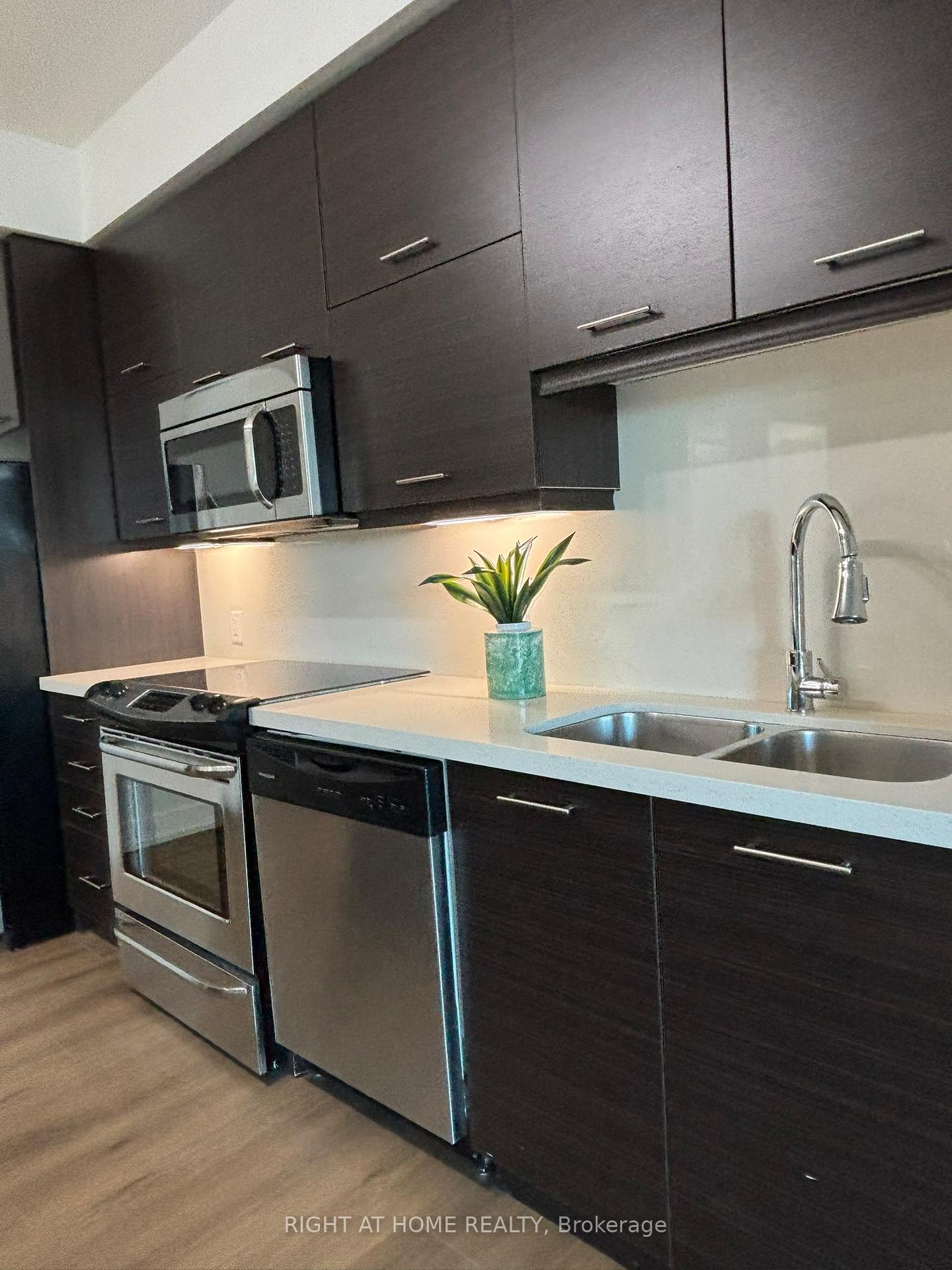 26 Norton Avenue 805, Toronto C14 — photo 5 of 5