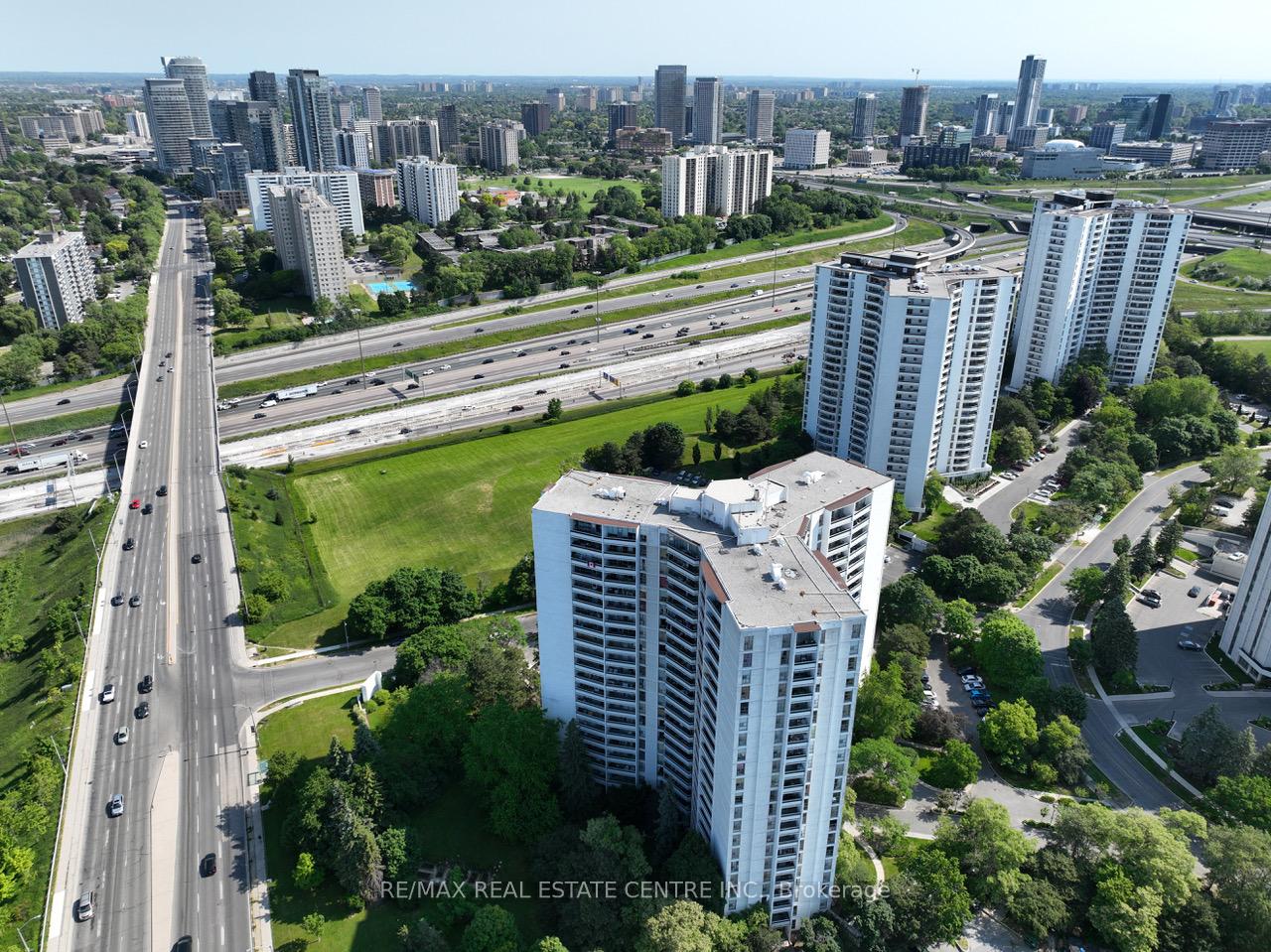 150 Graydon Hall Drive 1602, Toronto C13, ON M3A 3B3