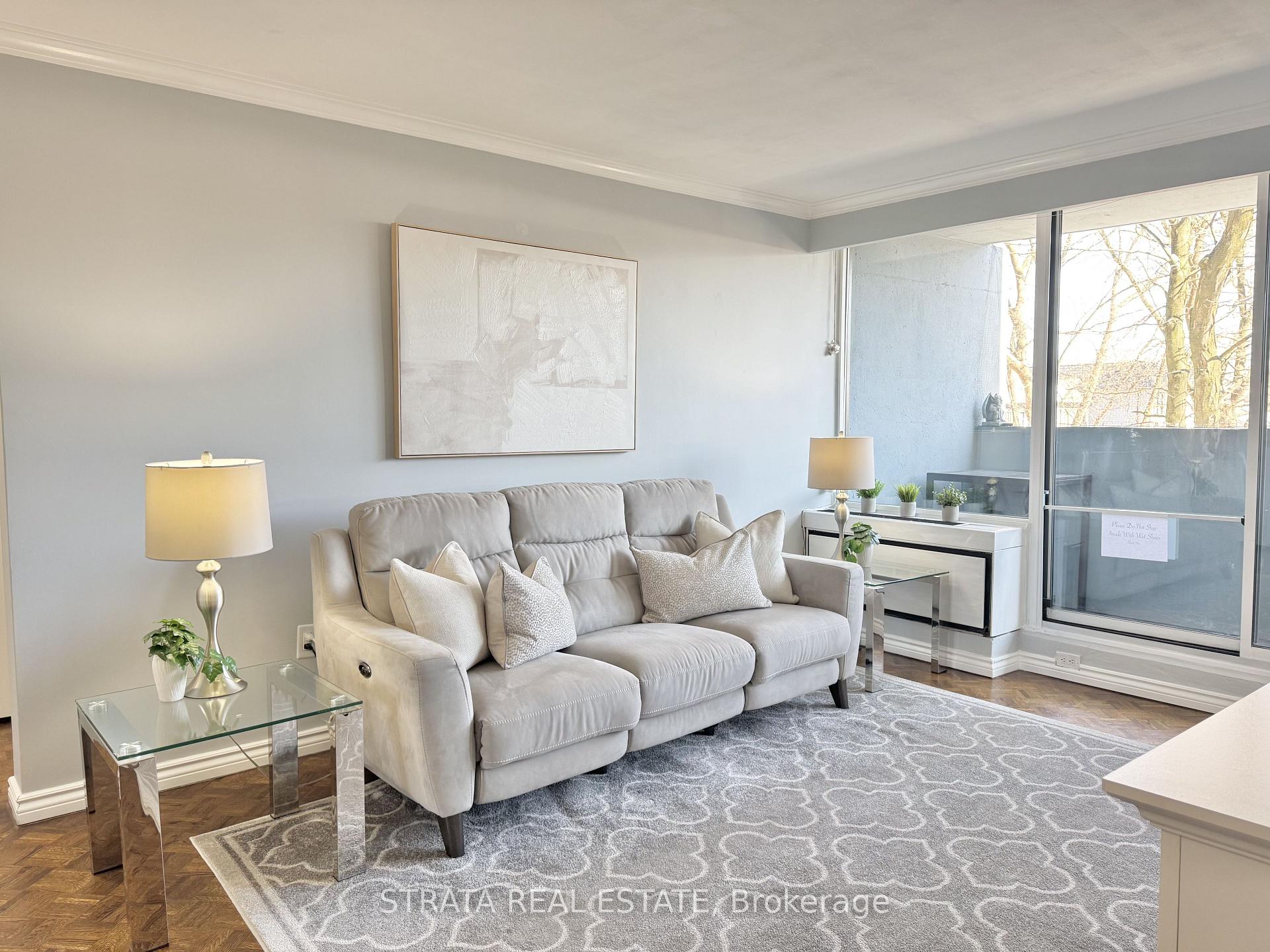 3555 Bathurst Street 203, Toronto C04 — photo 2 of 5