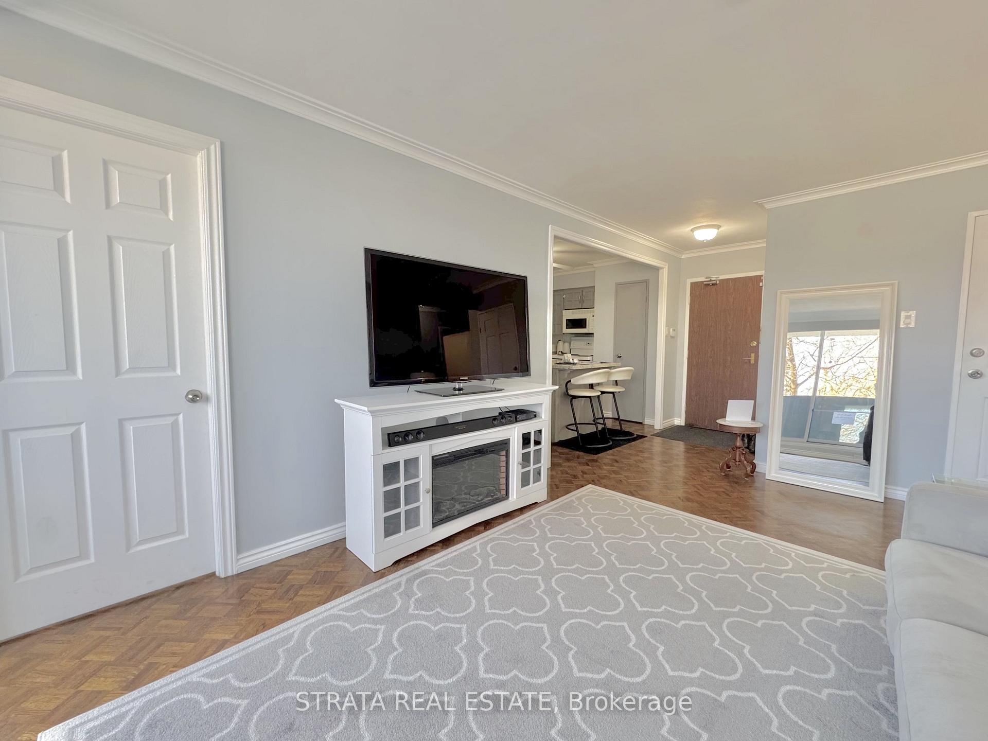3555 Bathurst Street 203, Toronto C04 — photo 5 of 5