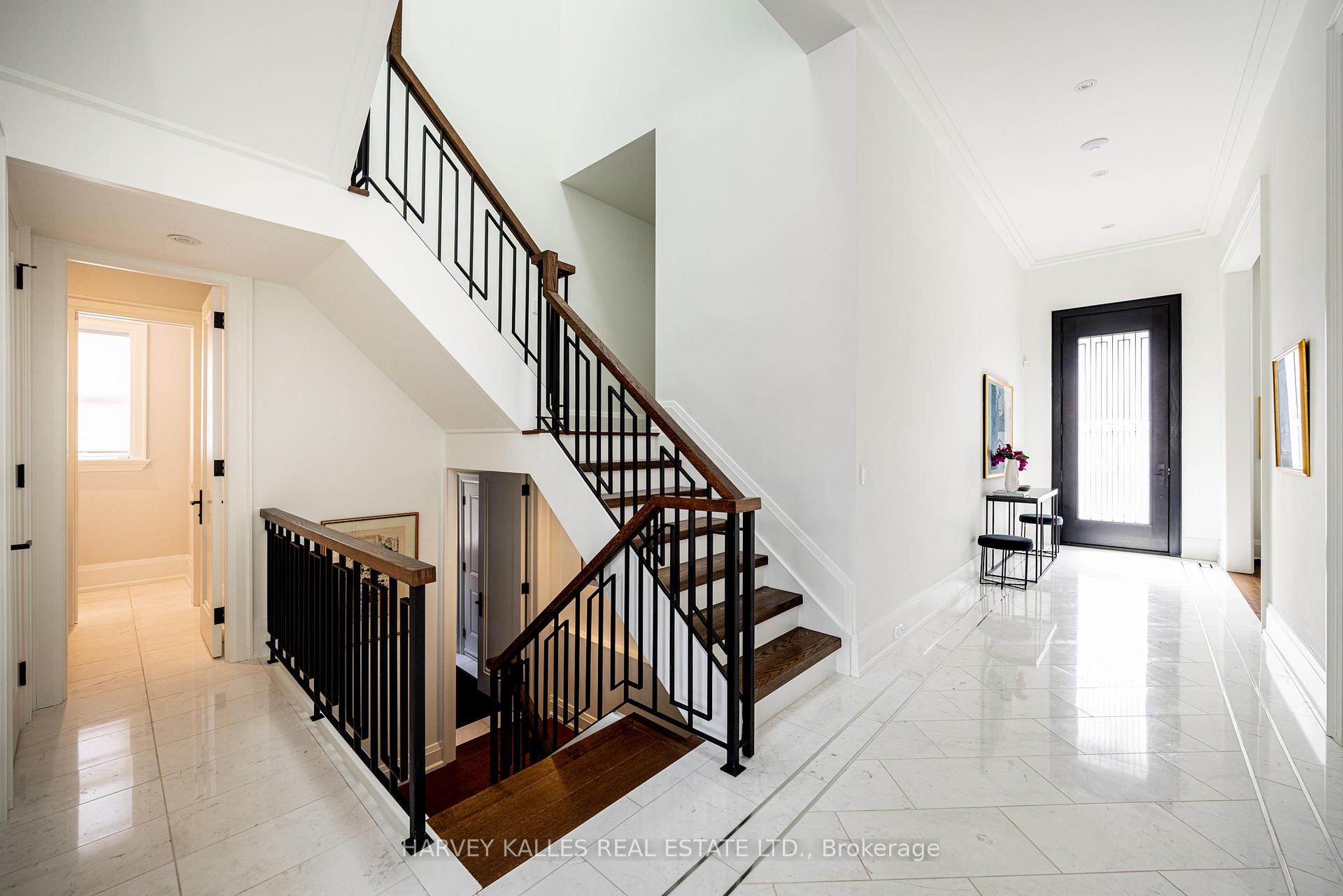 264 Cortleigh Boulevard, Toronto C04 — photo 2 of 5