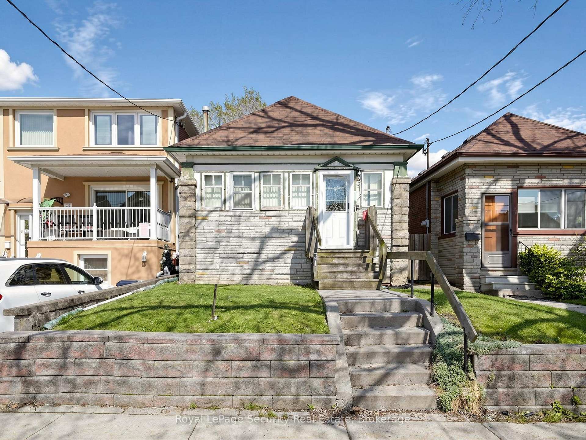 31 Blandford Street, Toronto C03, ON M6E 3A6