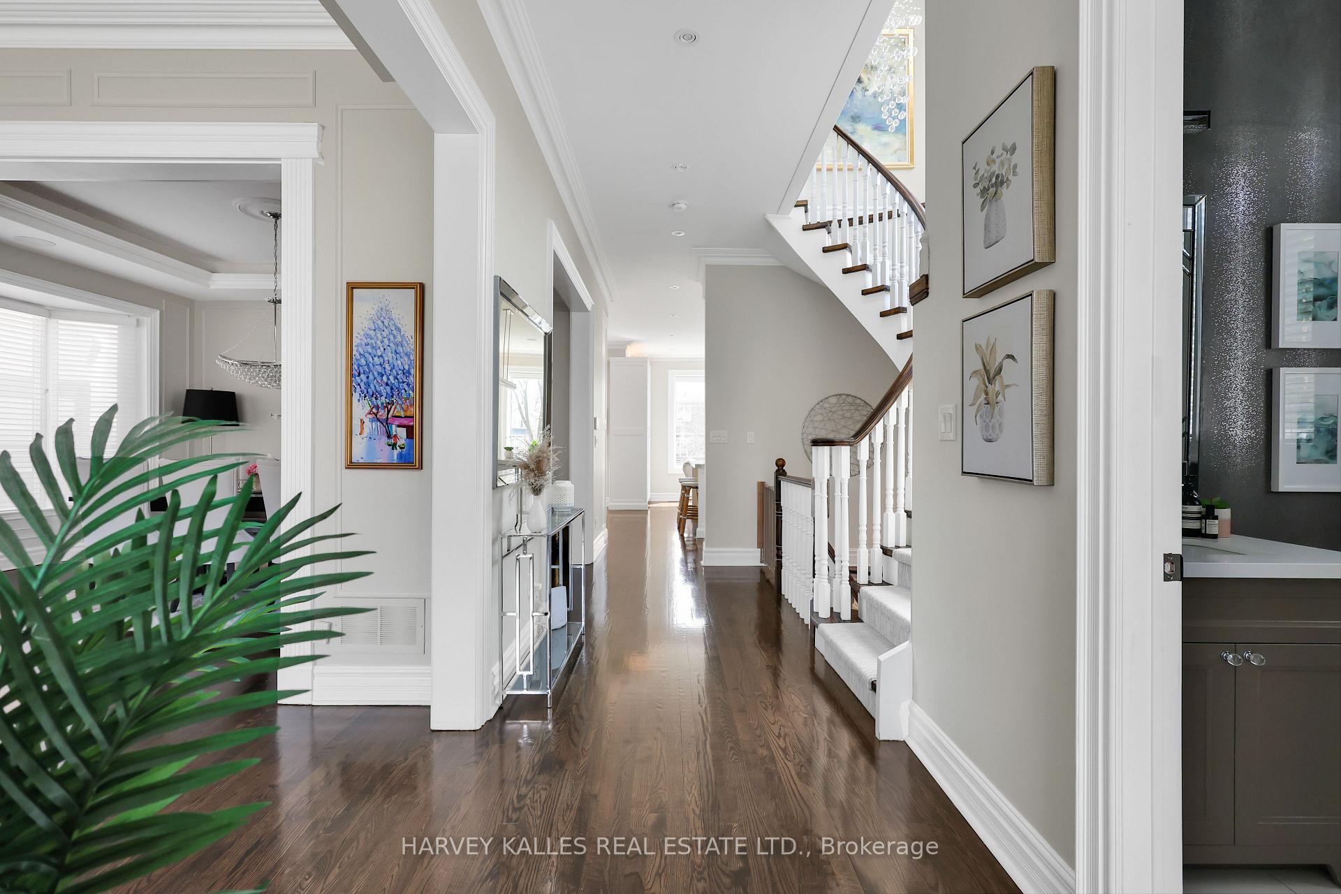 131 Bannockburn Avenue, Toronto C04 — photo 5 of 5