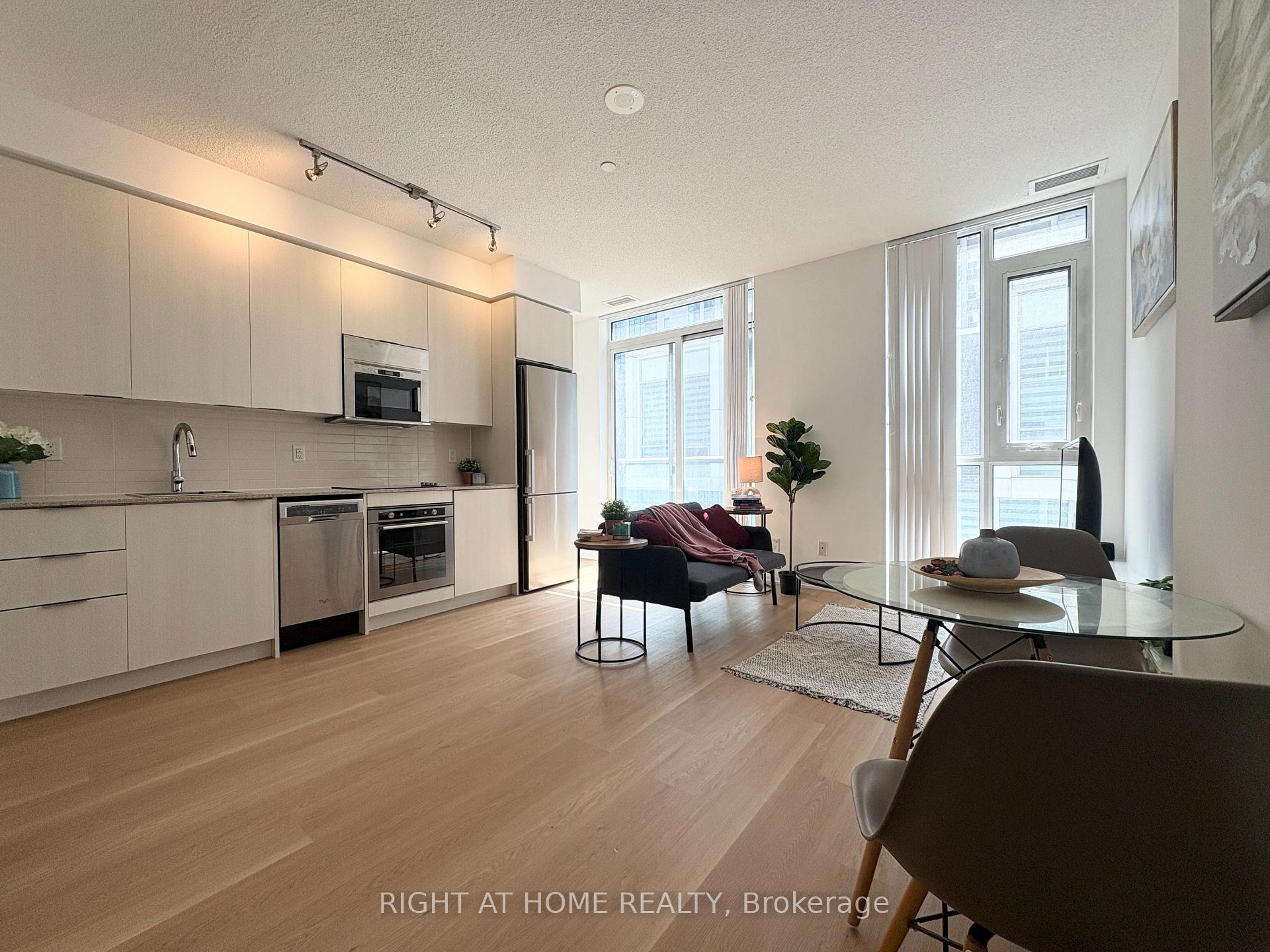 101 Erskine Avenue 308, Toronto C10, ON M4P 0C5