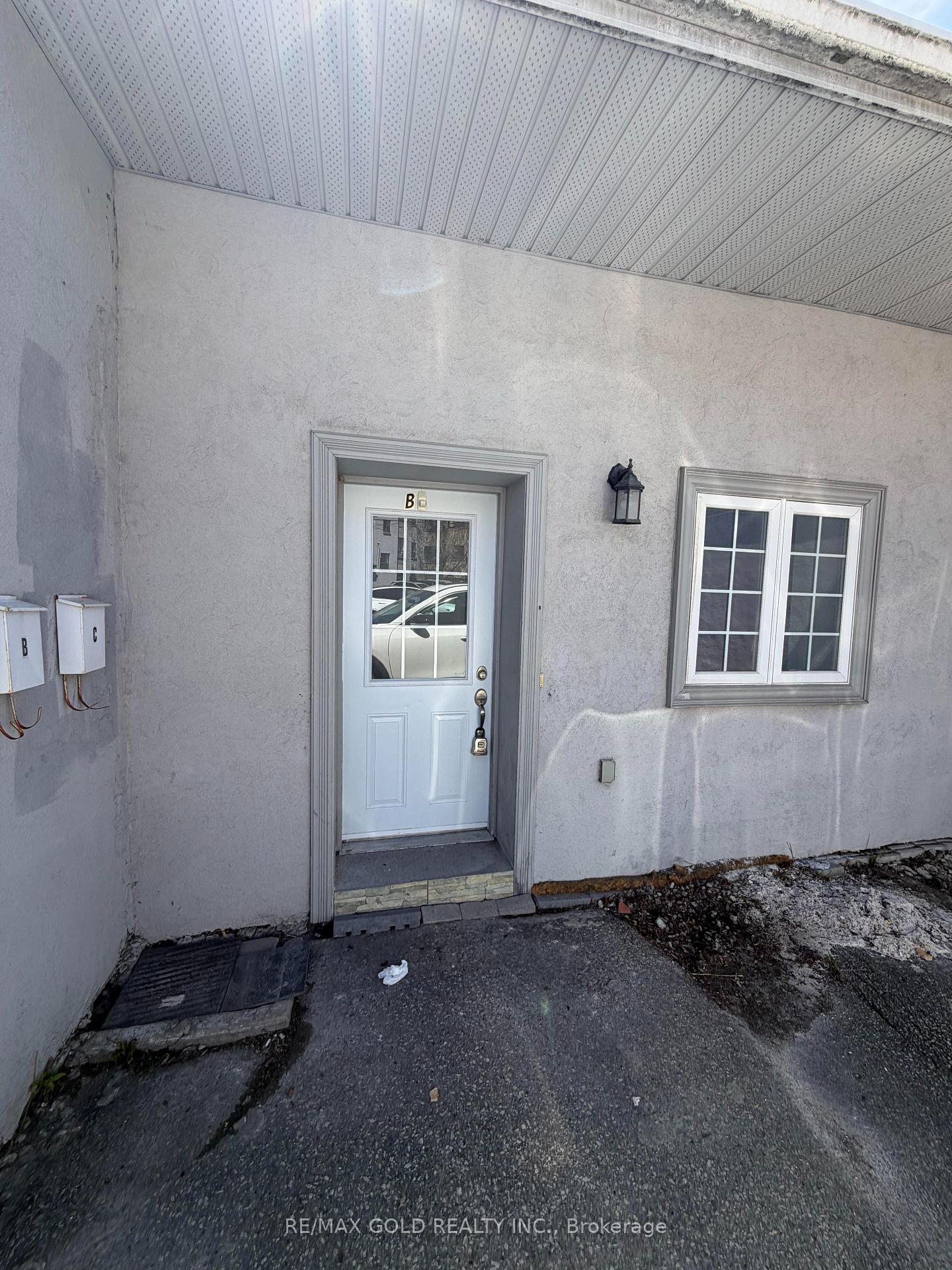 150 KENWOOD Avenue B, Toronto C03, ON M6C 2S3