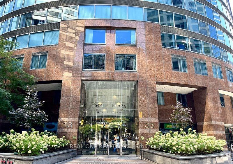 33 University Avenue 1604, Toronto C01, ON M5J 2S7