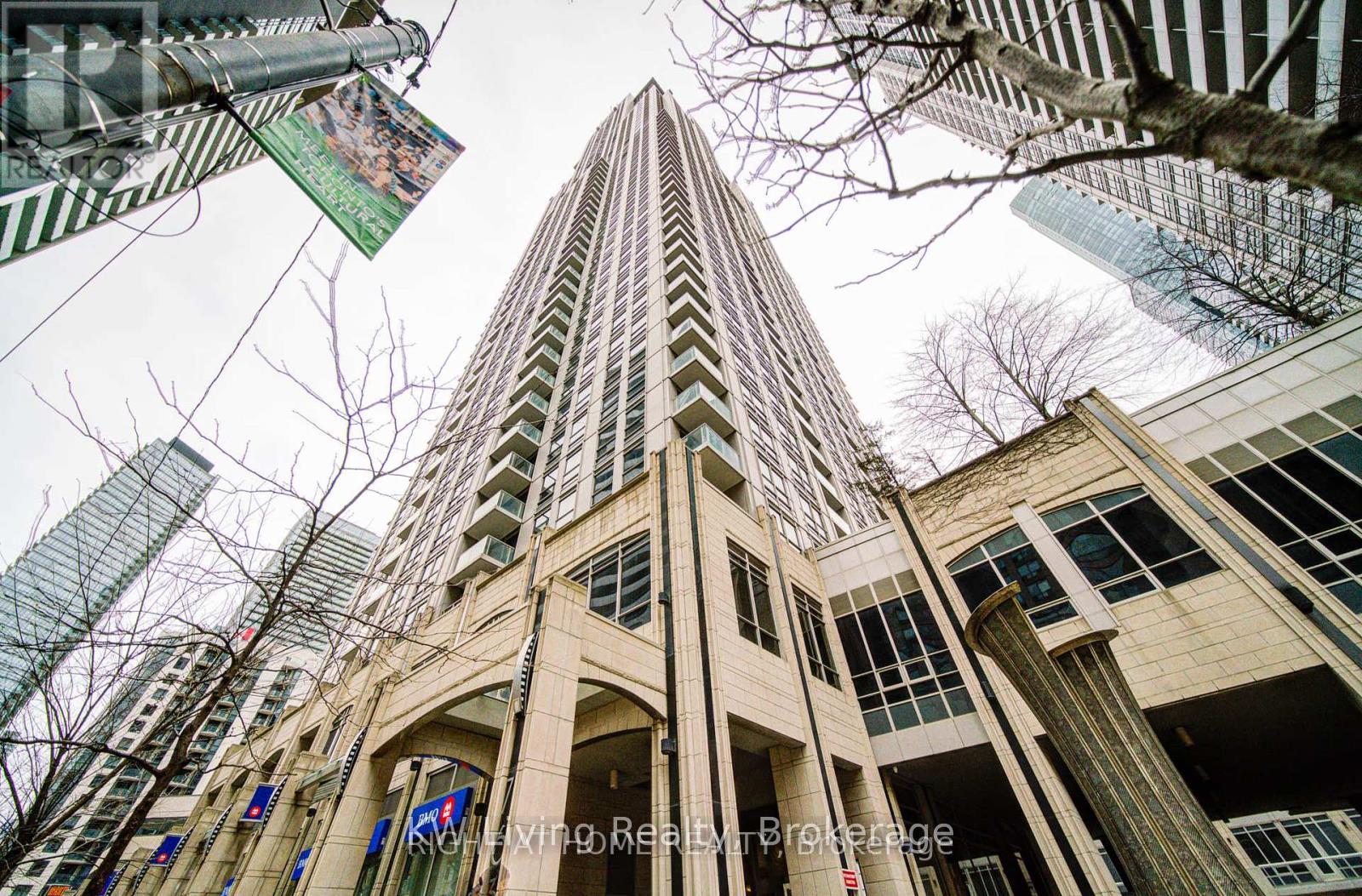 763 Bay Street 1714, Toronto C01, ON M5G 2R3