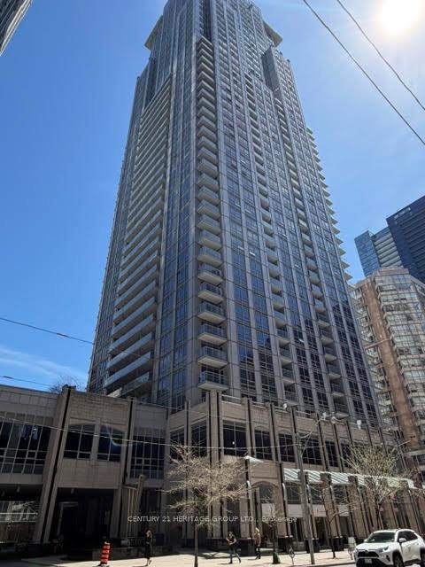 761 Bay Street 708, Toronto C01, ON M5G 2R2