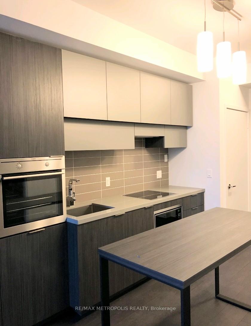8 EGLINTON Avenue E 1809, Toronto C10, ON M4P 0C1