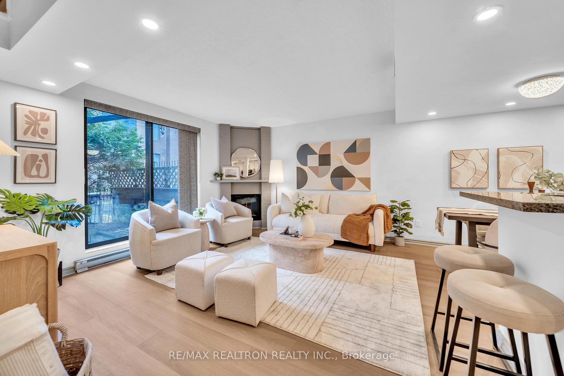 19 Dundonald Street 204, Toronto C08, ON M4Y 1K3
