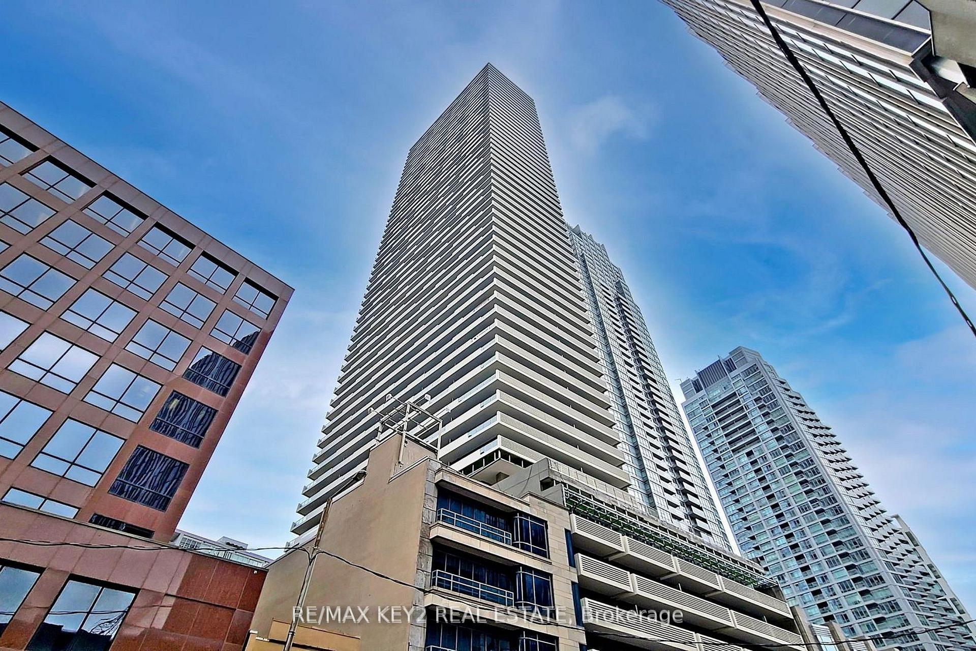 2221 Yonge Street 4510, Toronto C10, ON M4S 0B8