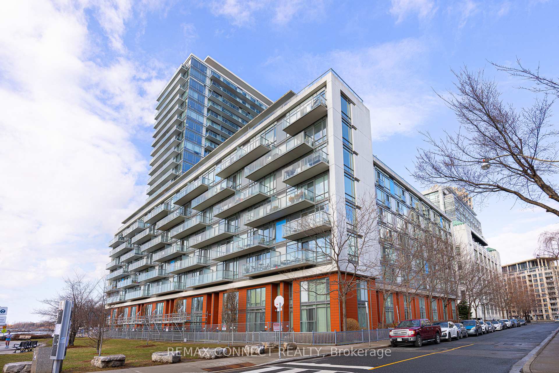 90 Stadium Road 330, Toronto C01, ON M5V 3W5