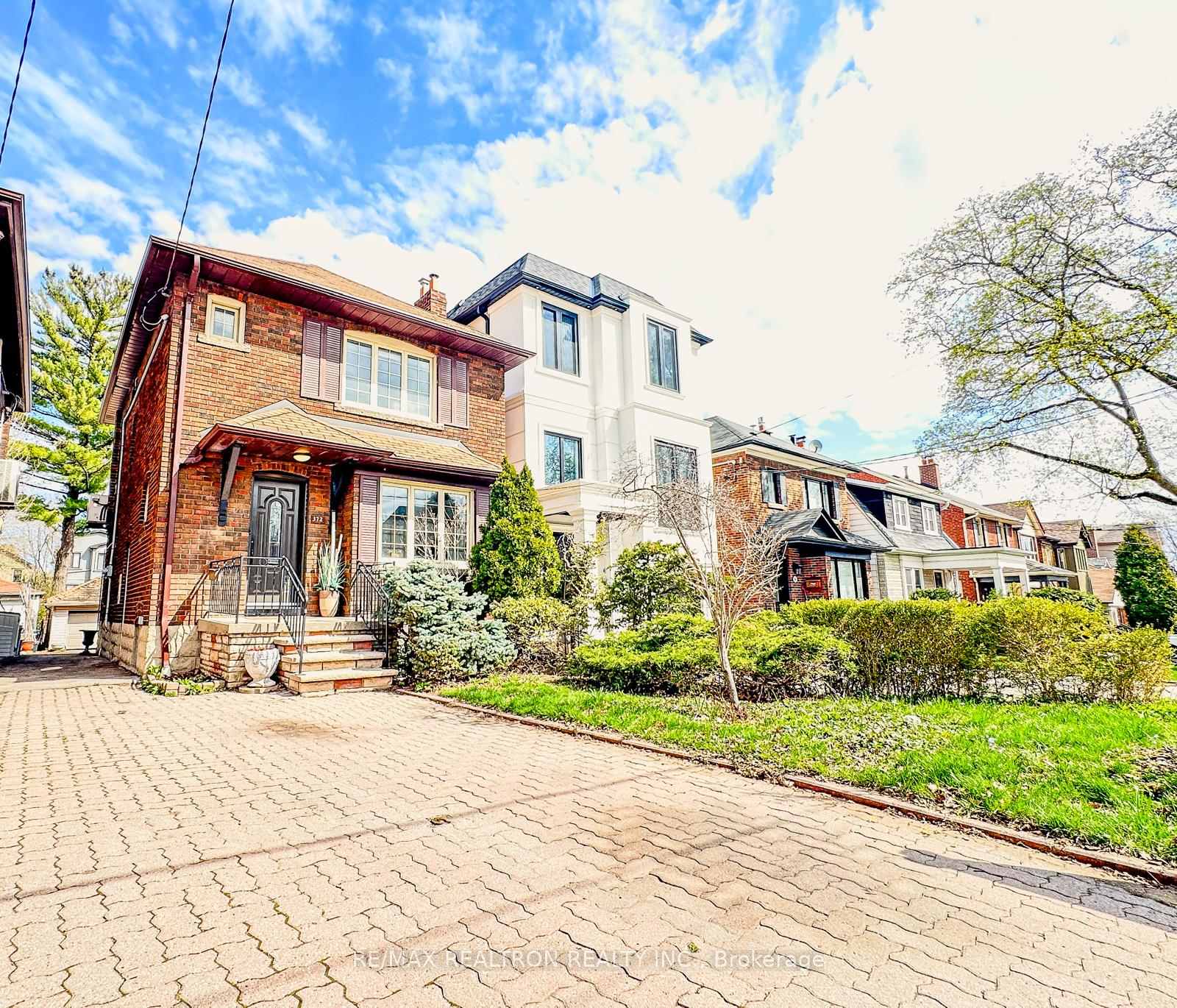 372 St Germain Avenue, Toronto C04, ON M5M 1W5