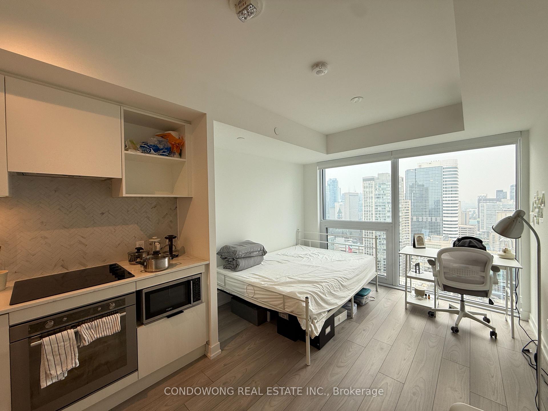 82 Dalhousie Street 4010, Toronto C08, ON M5B 0C5