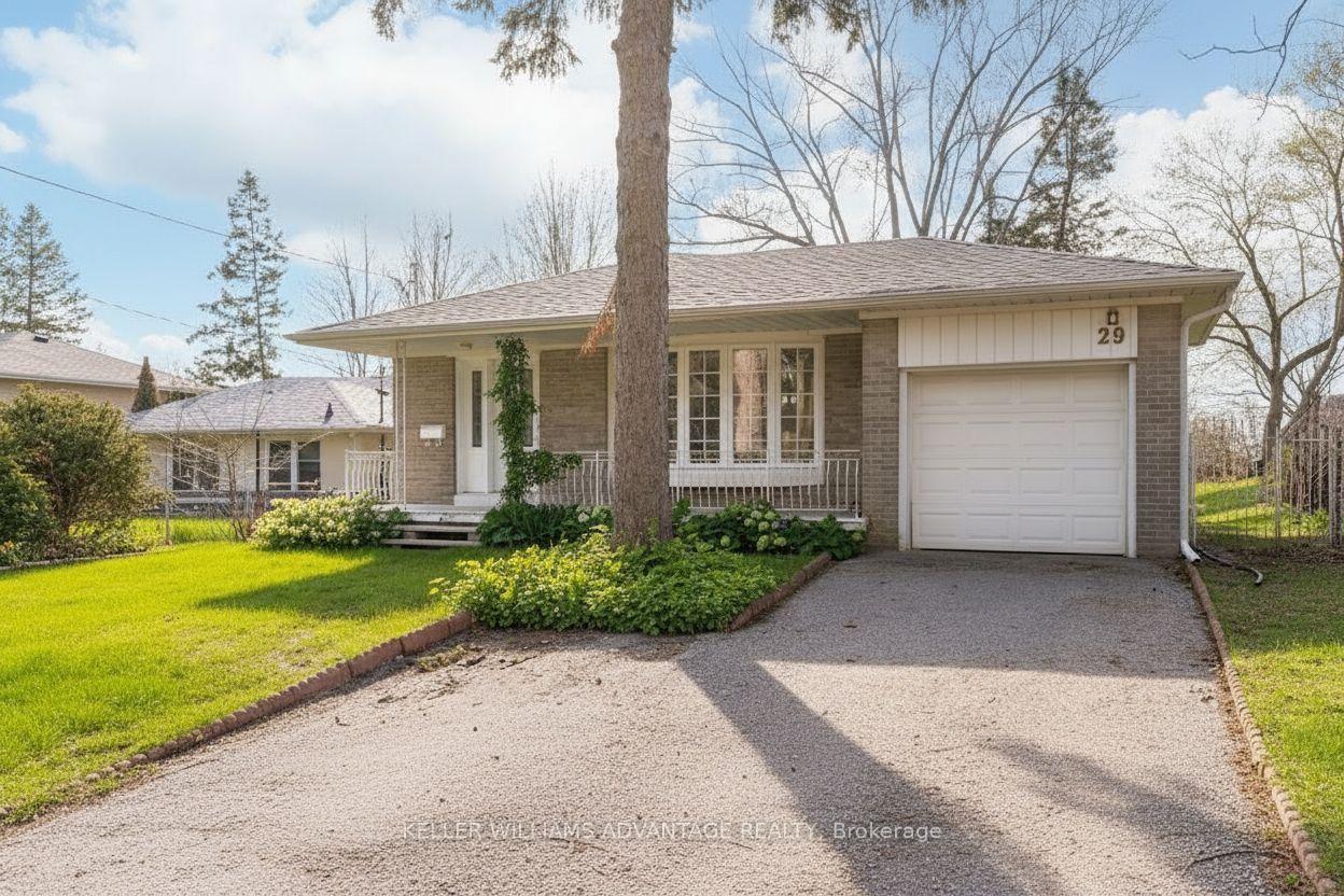 29 Lehar Crescent, Toronto C15, ON M2H 1J4