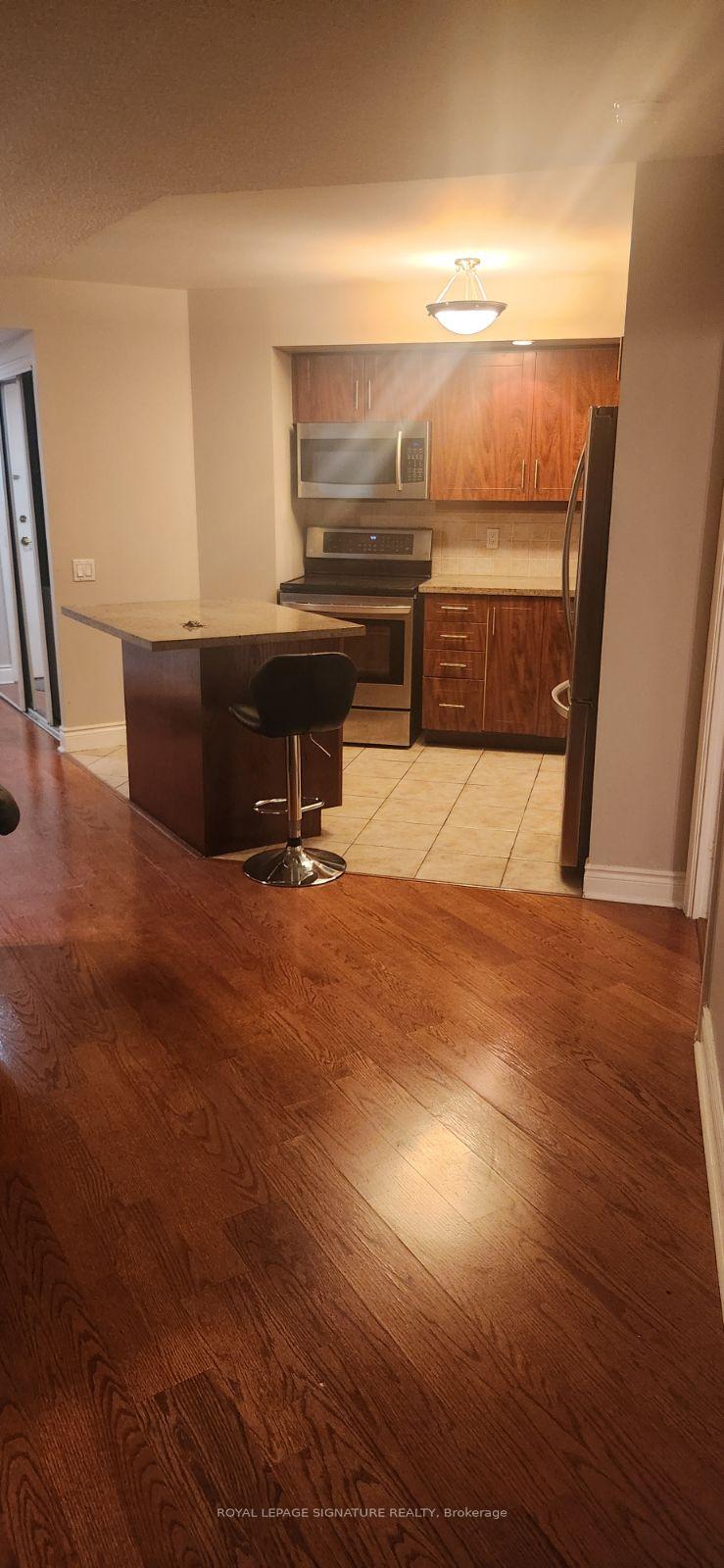 5 Northtown Way 2010, Toronto C14 — photo 3 of 5