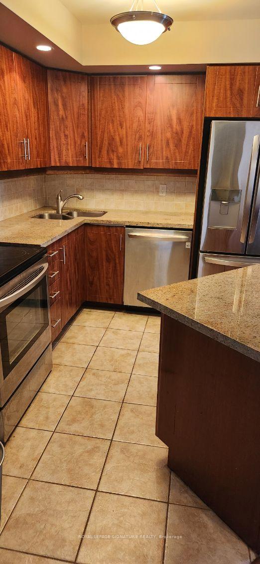 5 Northtown Way 2010, Toronto C14 — photo 4 of 5