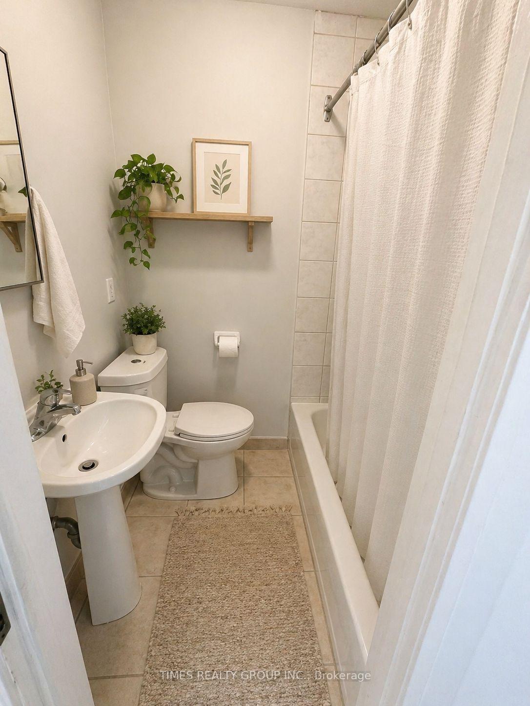 1566 Avenue Road 103, Toronto C04 — photo 3 of 5