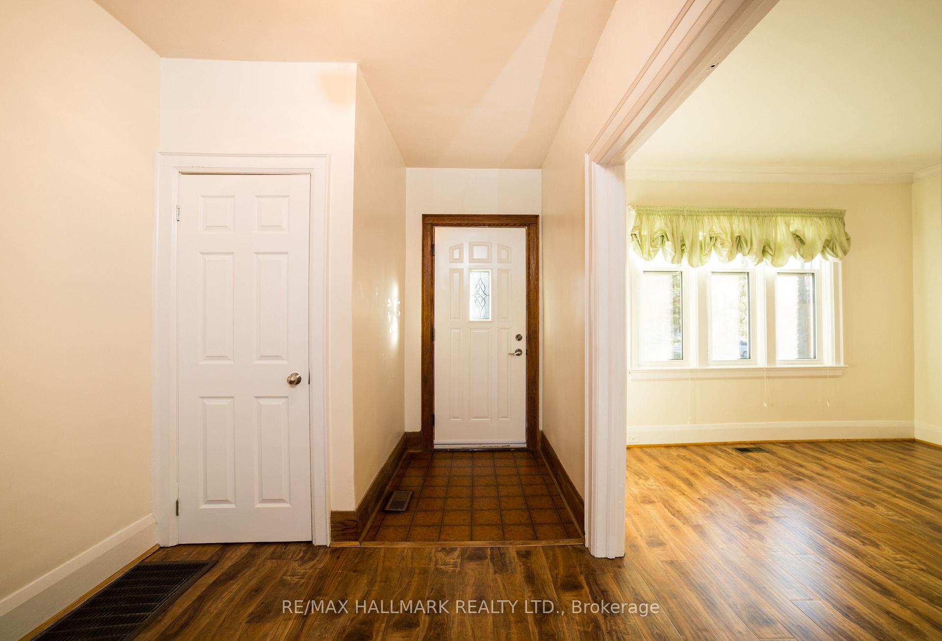 40 Snowdon Avenue, Toronto C04 — photo 4 of 5