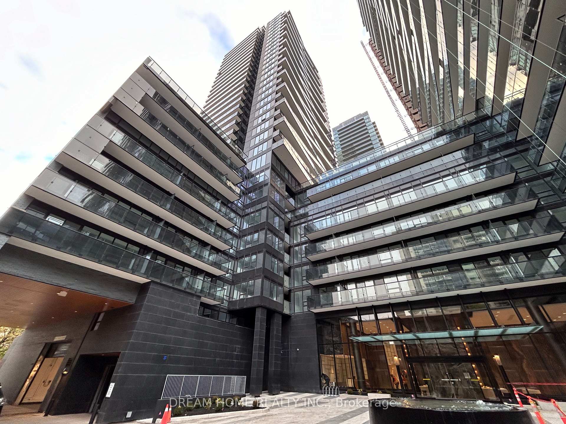 127 Broadway Avenue 210, Toronto C10, ON M4P 1V4