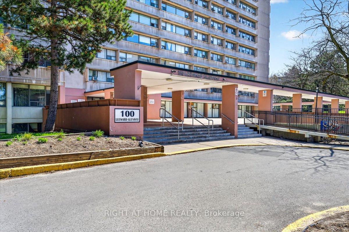 100 Leeward Glenway 708, Toronto C11, ON M3C 2Z1