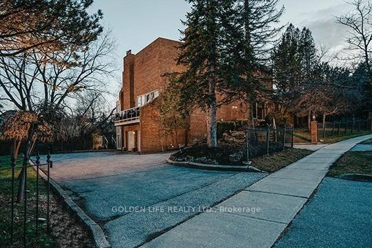 1 Garnier Court, Toronto C15, ON M2M 4C7